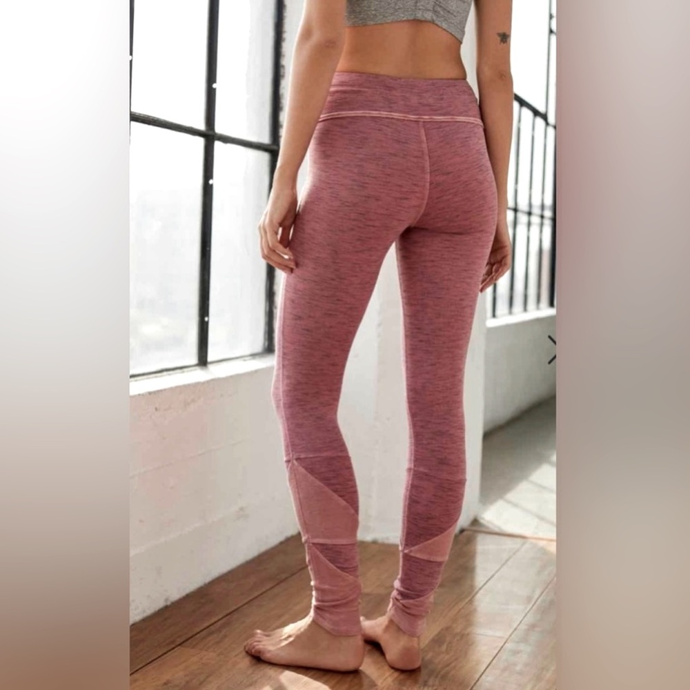 Free People
FP Movement Kyoto Utility-Pocket Leggings
Size Small
Faded Red - Picture 1 of 16